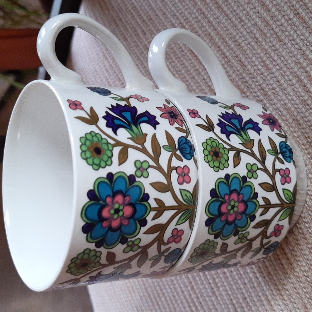 💋FREE WITH PURCHASE OVER $20💋 Midwinter set of 2 vintage cups - Picture 8 of 9